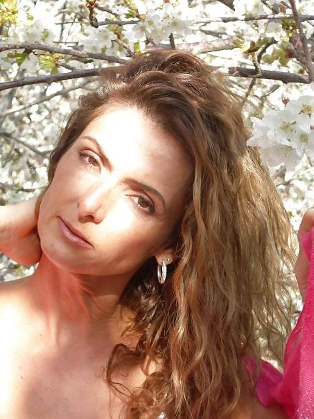 25P Persian milf