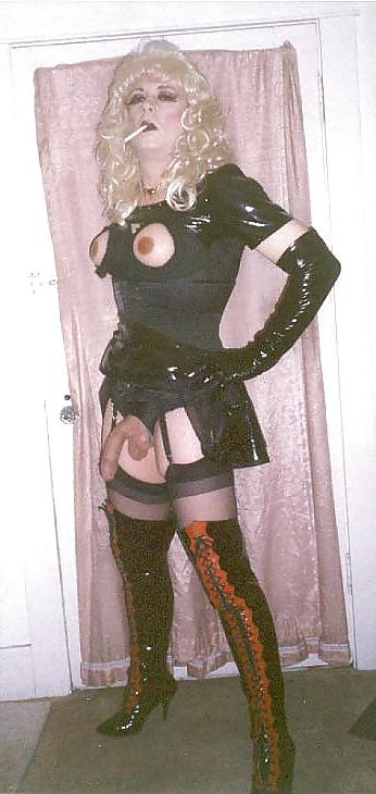 17P Sexy trannys in thight high boots 3