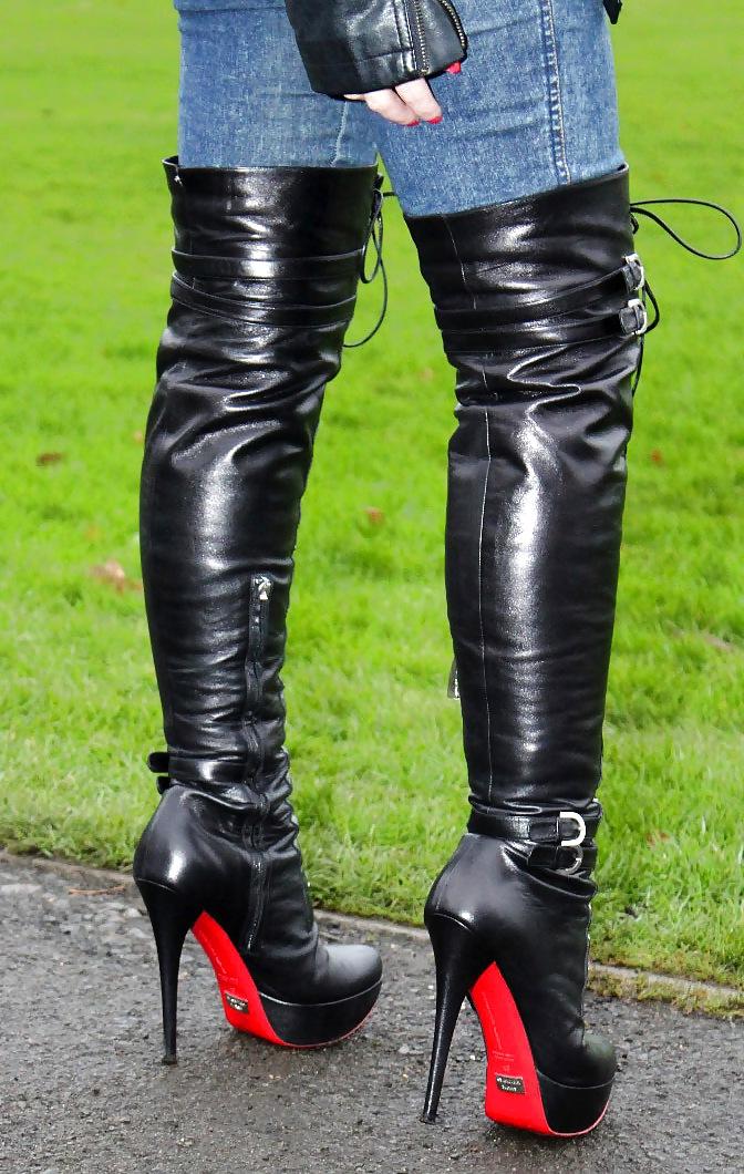 25P Girls In Boots 34