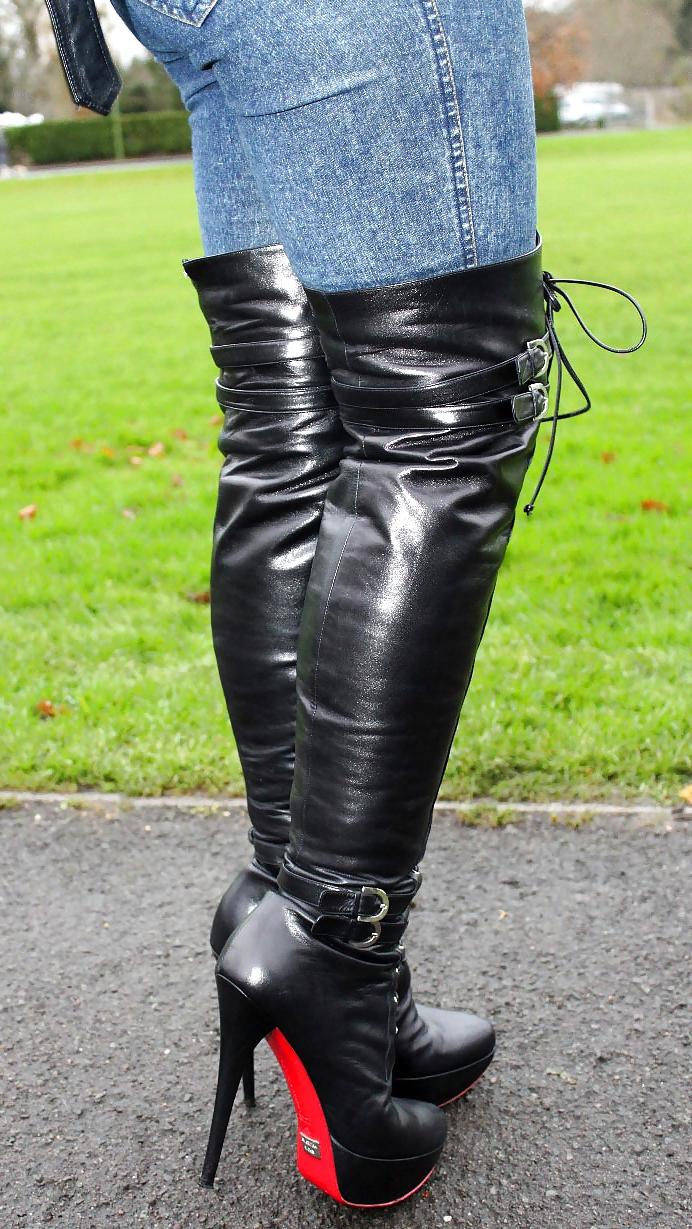 25P Girls In Boots 34
