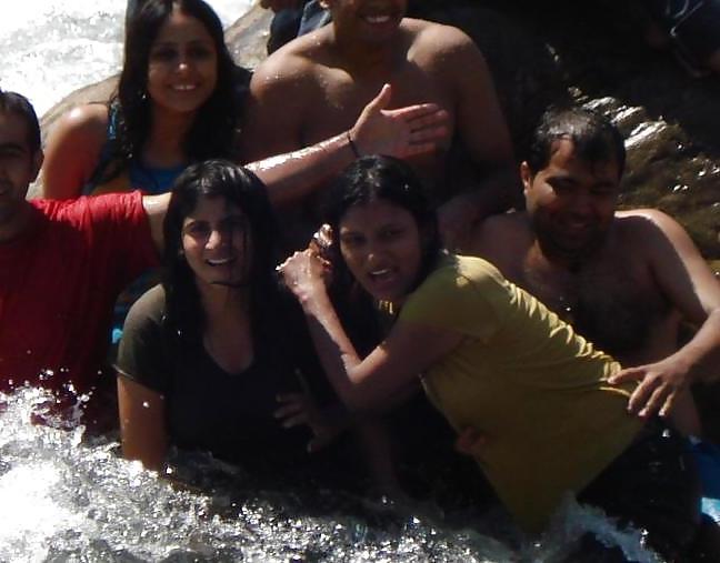 24P Indian girls in world beach pictures