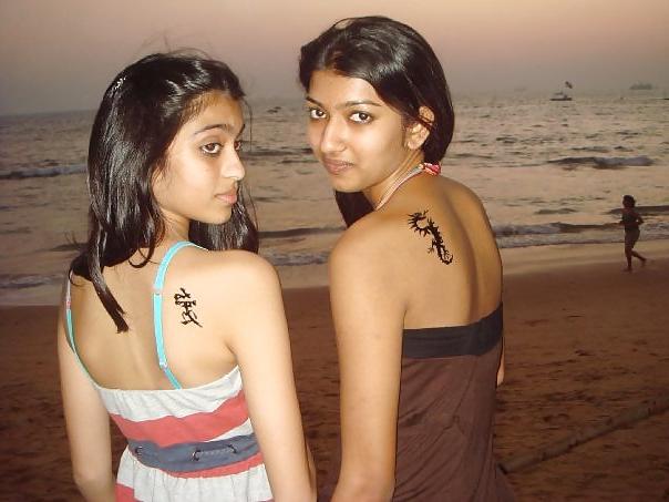 24P Indian girls in world beach pictures