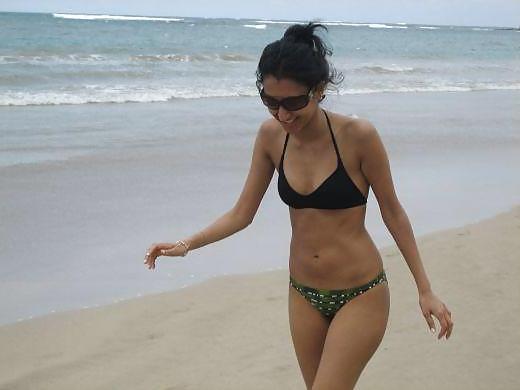 24P Indian girls in world beach pictures