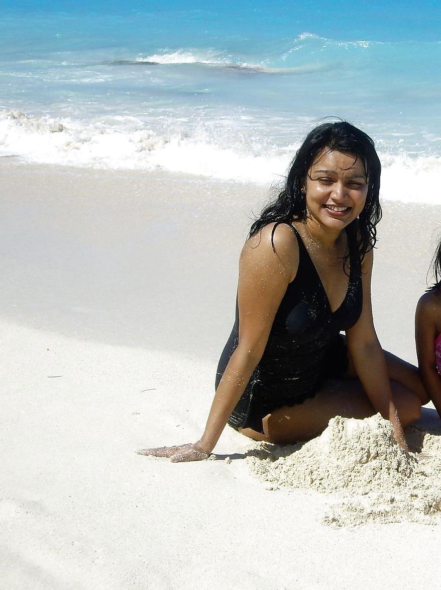 24P Indian girls in world beach pictures