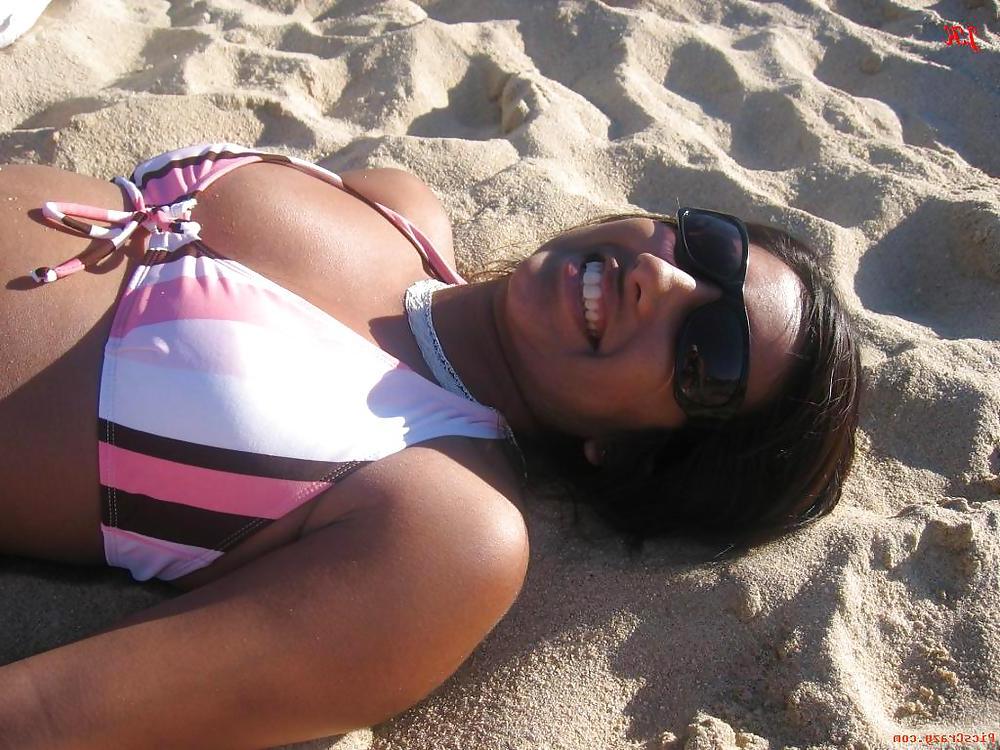 24P Indian girls in world beach pictures