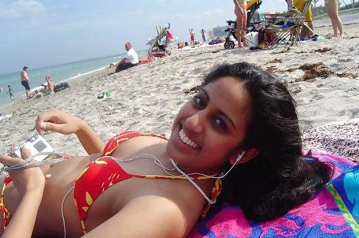 24P Indian girls in world beach pictures