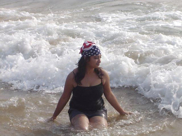 24P Indian girls in world beach pictures