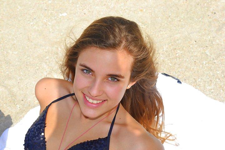 25P Spanish Chicas Vol.1