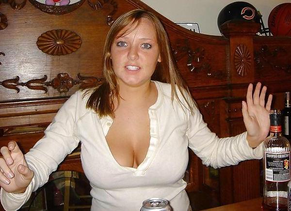 25P Big Boobed Amateur Cleavage 05