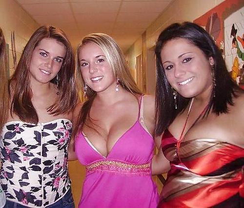 25P Big Boobed Amateur Cleavage 05