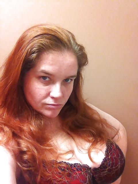 25P Big Boobed Amateur Cleavage 05