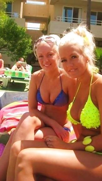 25P Big Boobed Amateur Cleavage 05