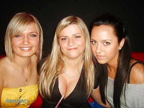 25P Big Boobed Amateur Cleavage 05