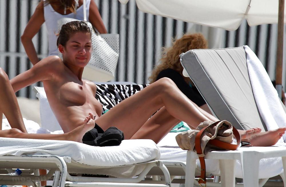 25P Beautiful Celebs Caught 6 by Voyeur TROC