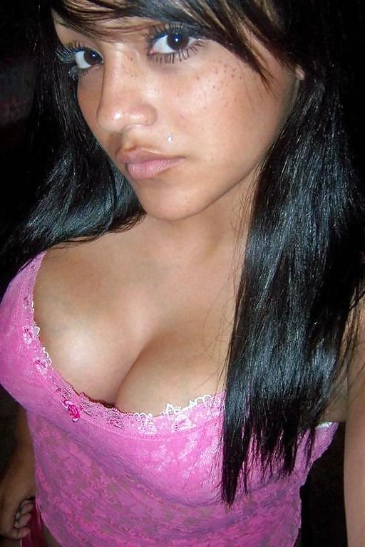 25P Big Boob Amateur Cleavage