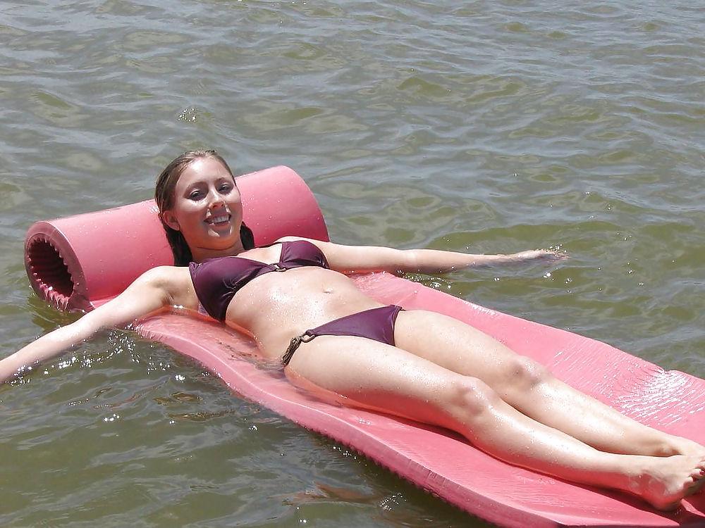 25P Some  teens,babes all in bikini  images