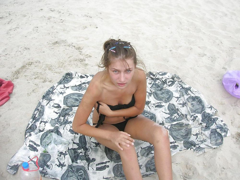 25P Some  teens,babes all in bikini  images