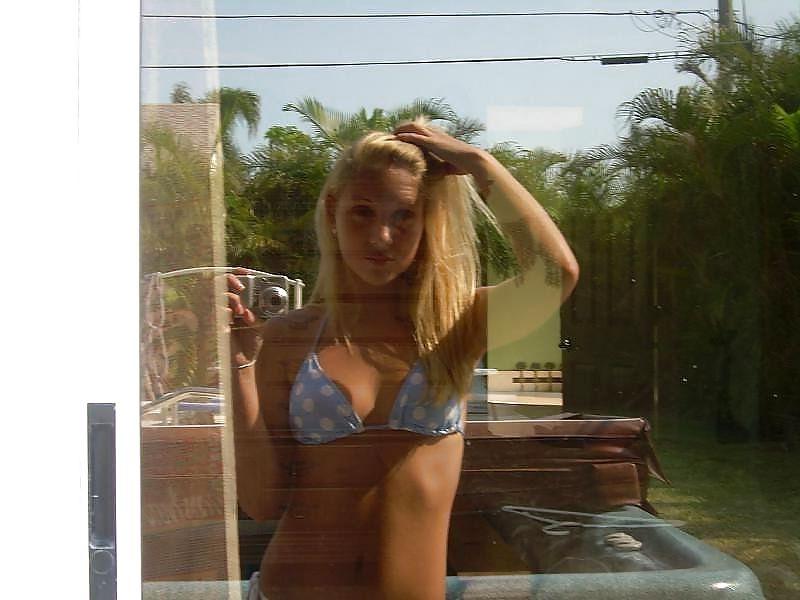 25P Some  teens,babes all in bikini  images