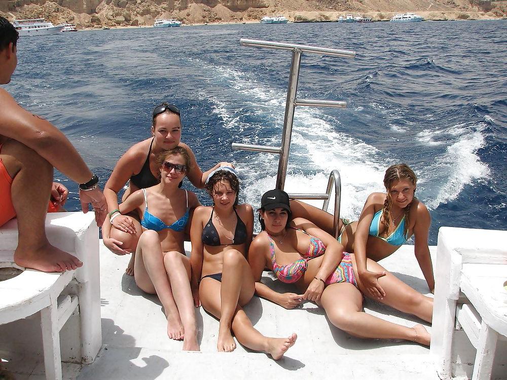 25P Some  teens,babes all in bikini  images