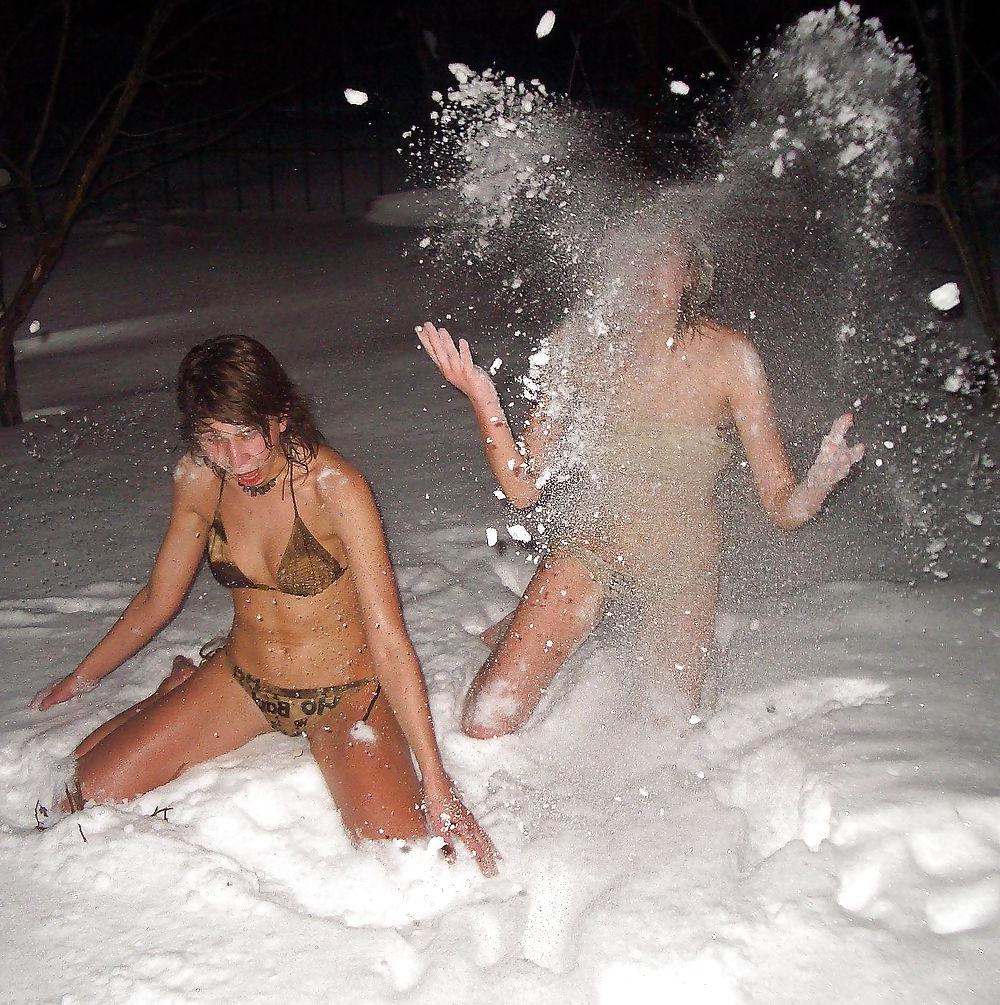 25P Some  teens,babes all in bikini  images