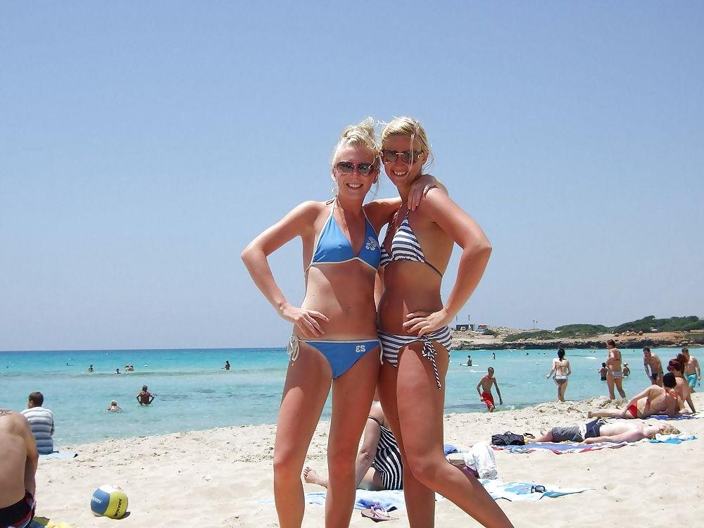 25P Some  teens,babes all in bikini  images
