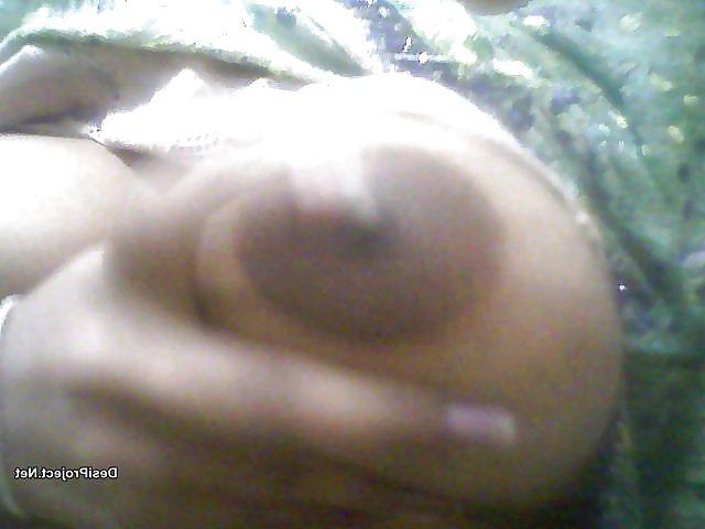 17P Pakistani Karachi Aunty in Shalwar Kameez Boobs Shows