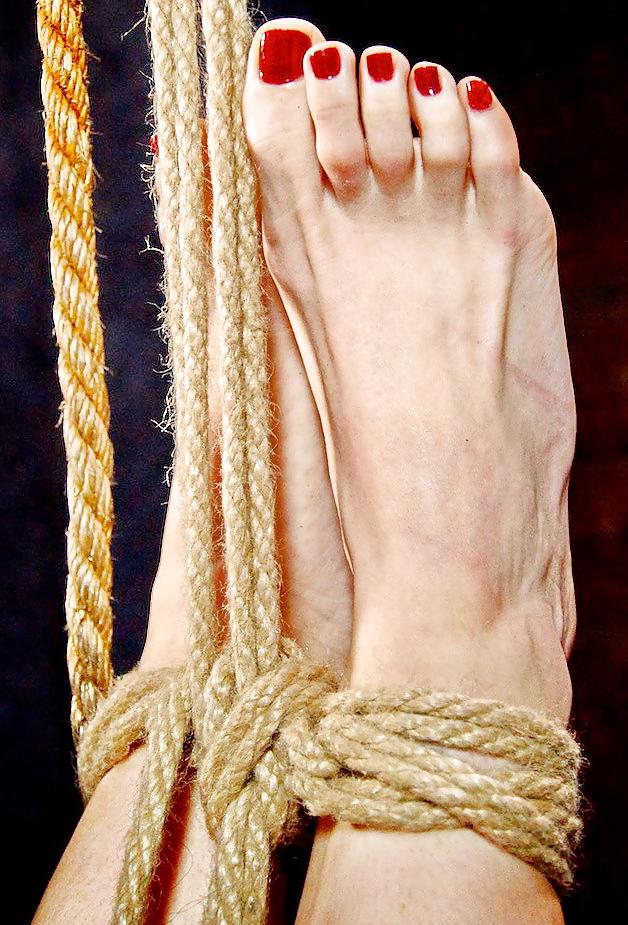 25P Bondage models feet