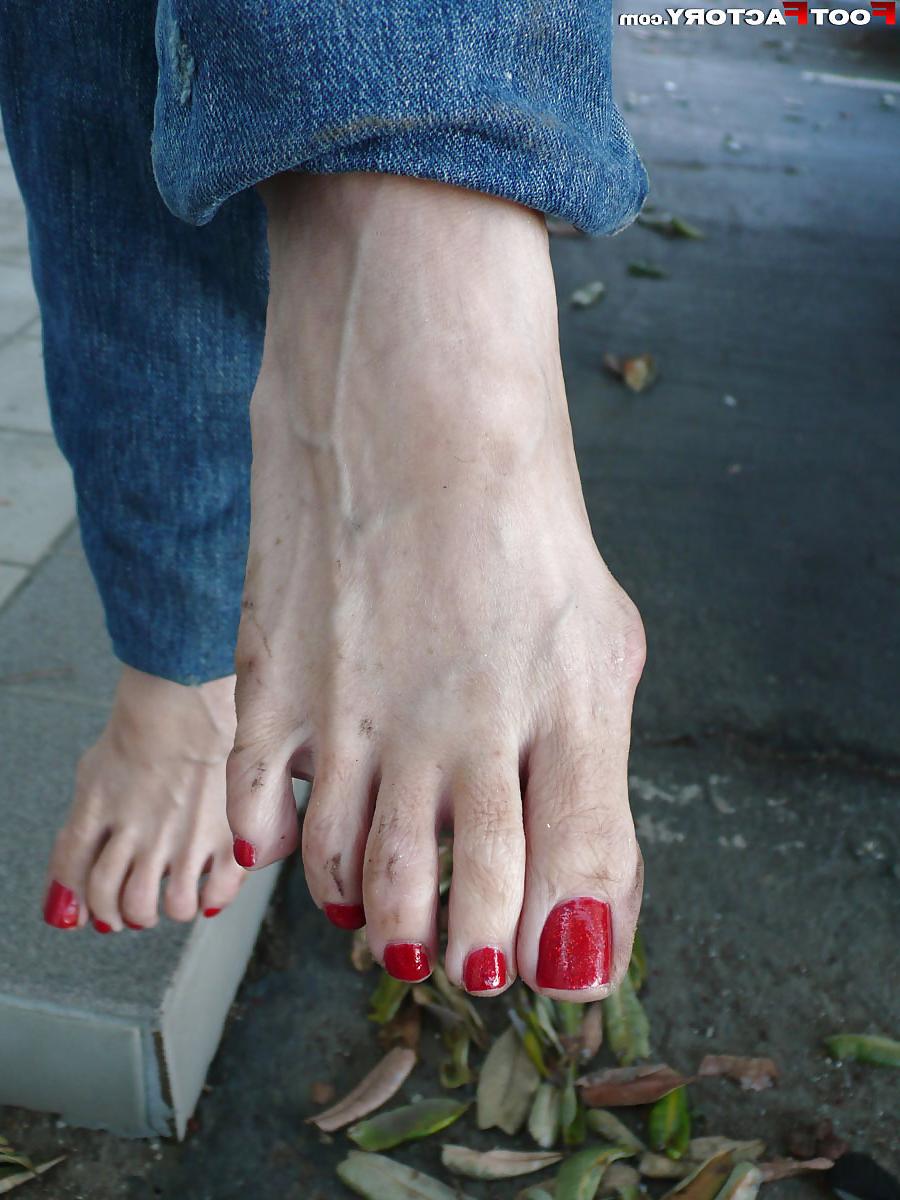 25P Bondage models feet