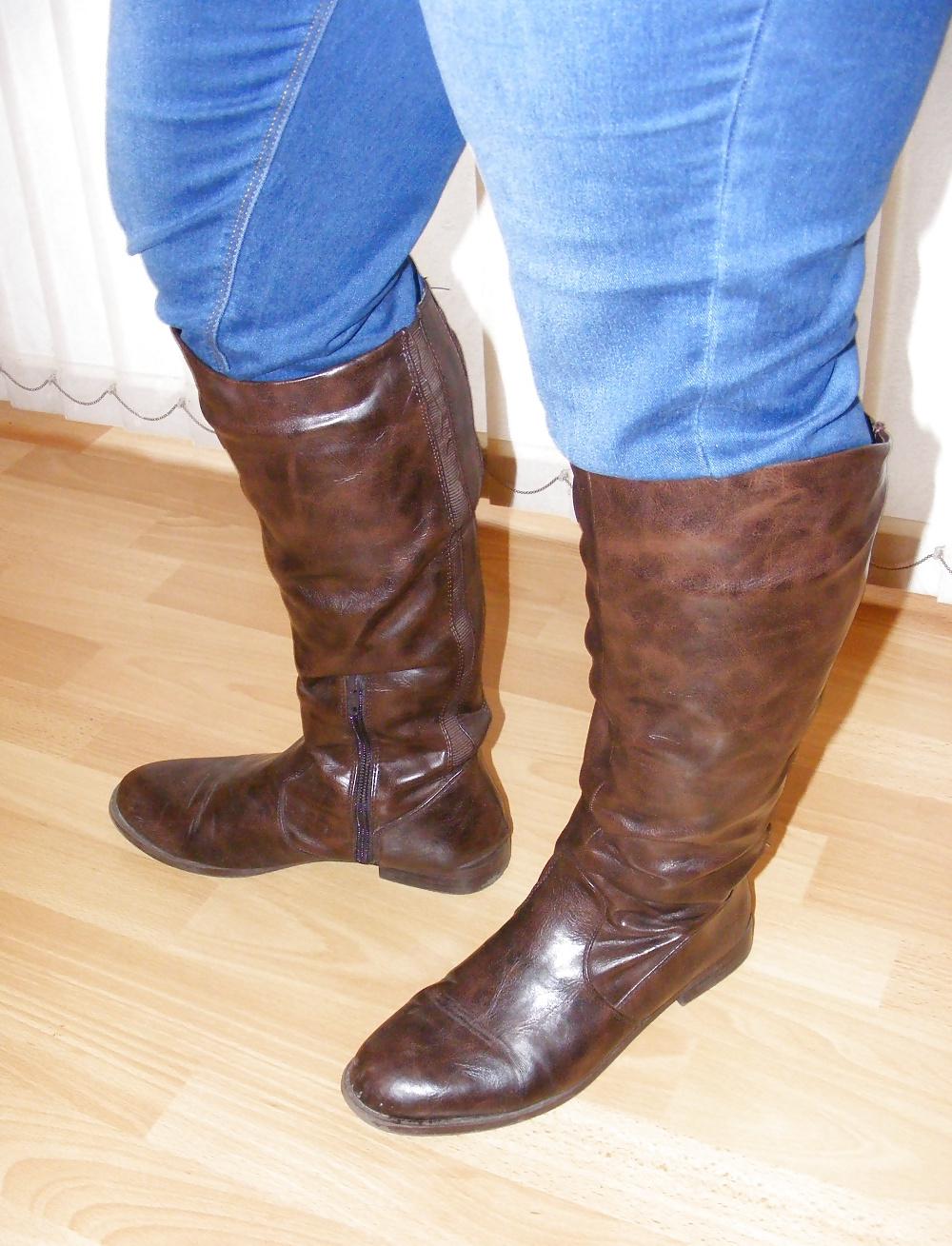 20P Mistress K in boots with riding crop