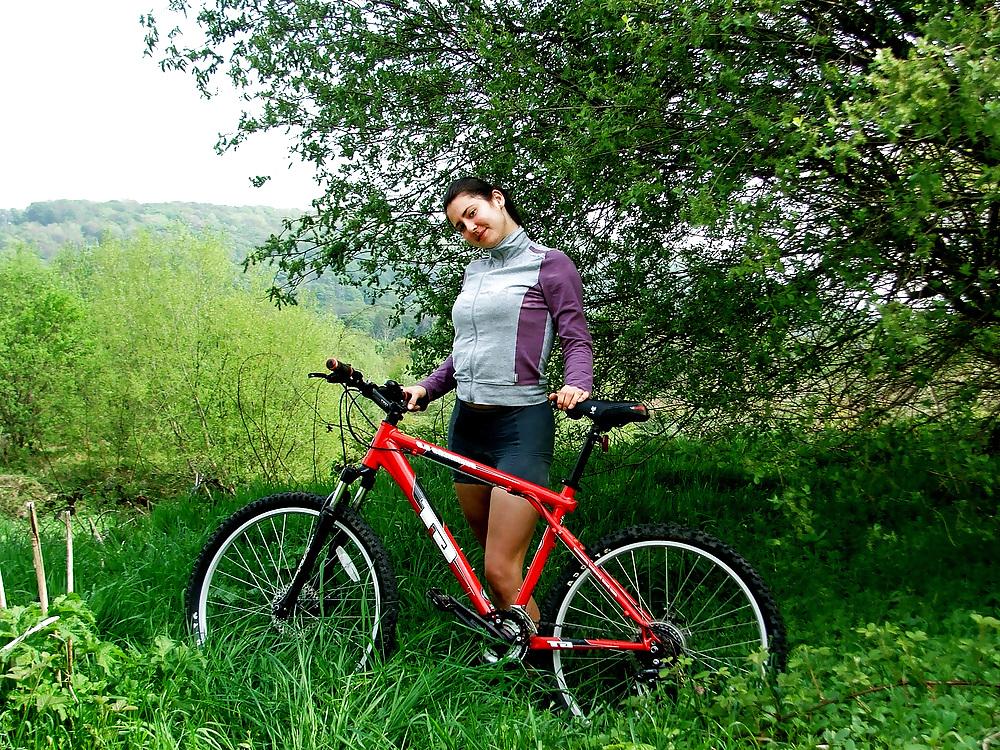 25P The Best of Exposed Leeds Cyclist Juliette