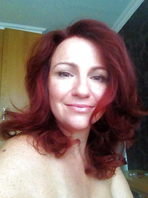 25P Busty self cellphone pics