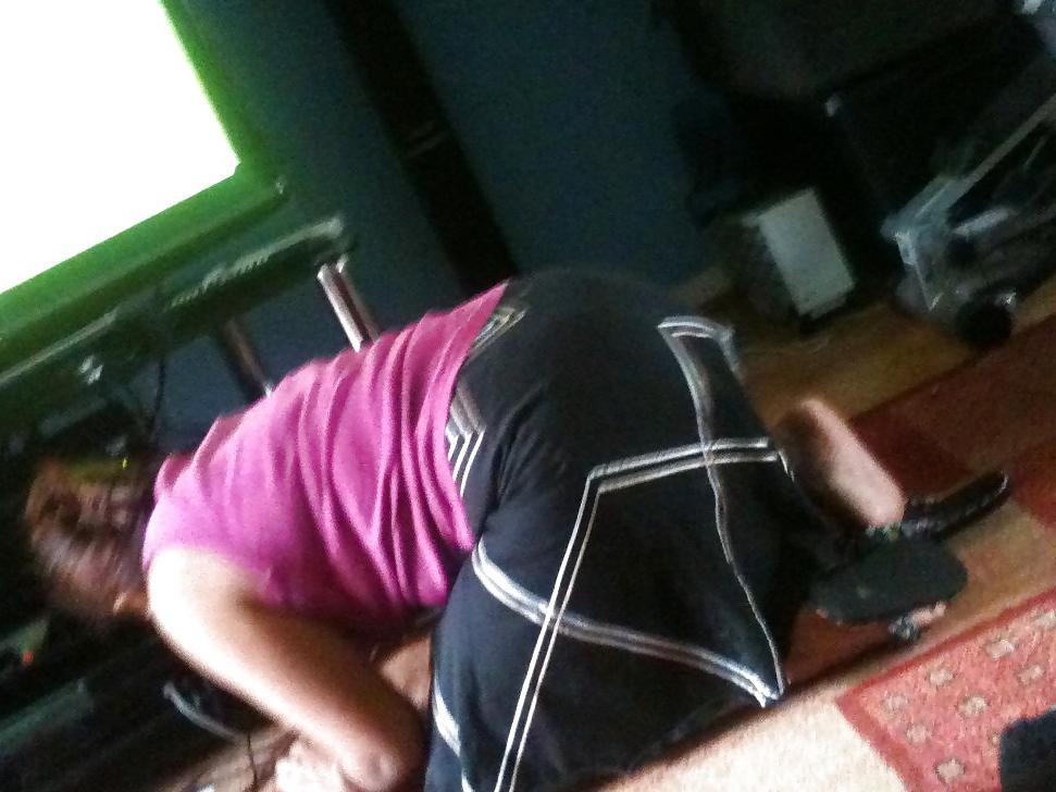 8P Maman Beurette Fait Le Menage