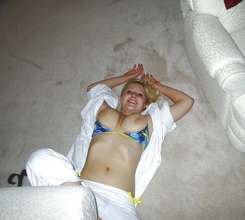 25P Blondes big boobs girl