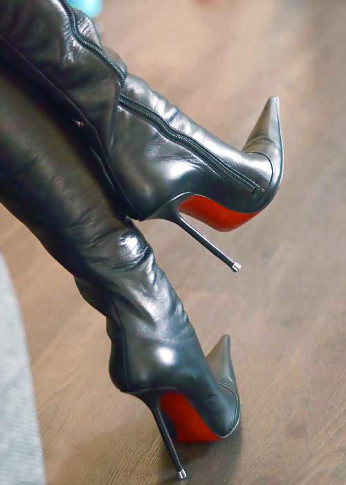 25P Girls In Boots 36