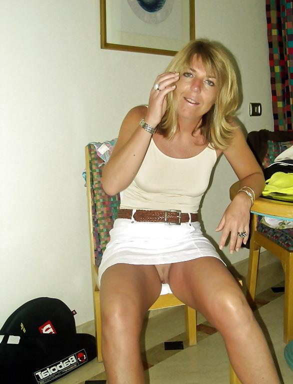 25P MILF Upskirt - 5