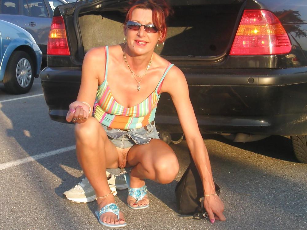 25P MILF Upskirt - 5