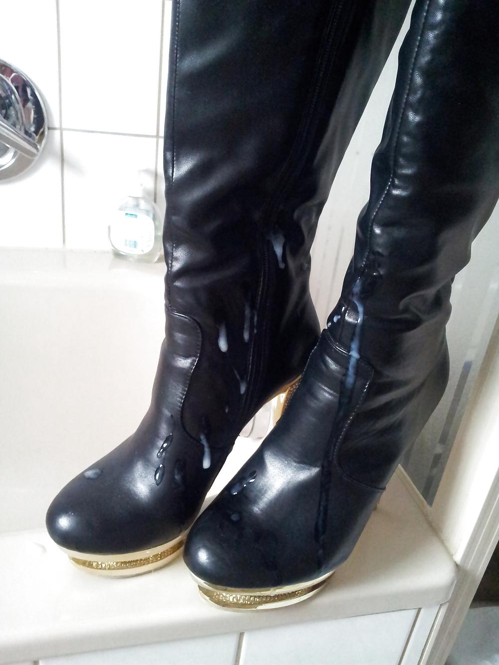 5P Cum on Boots