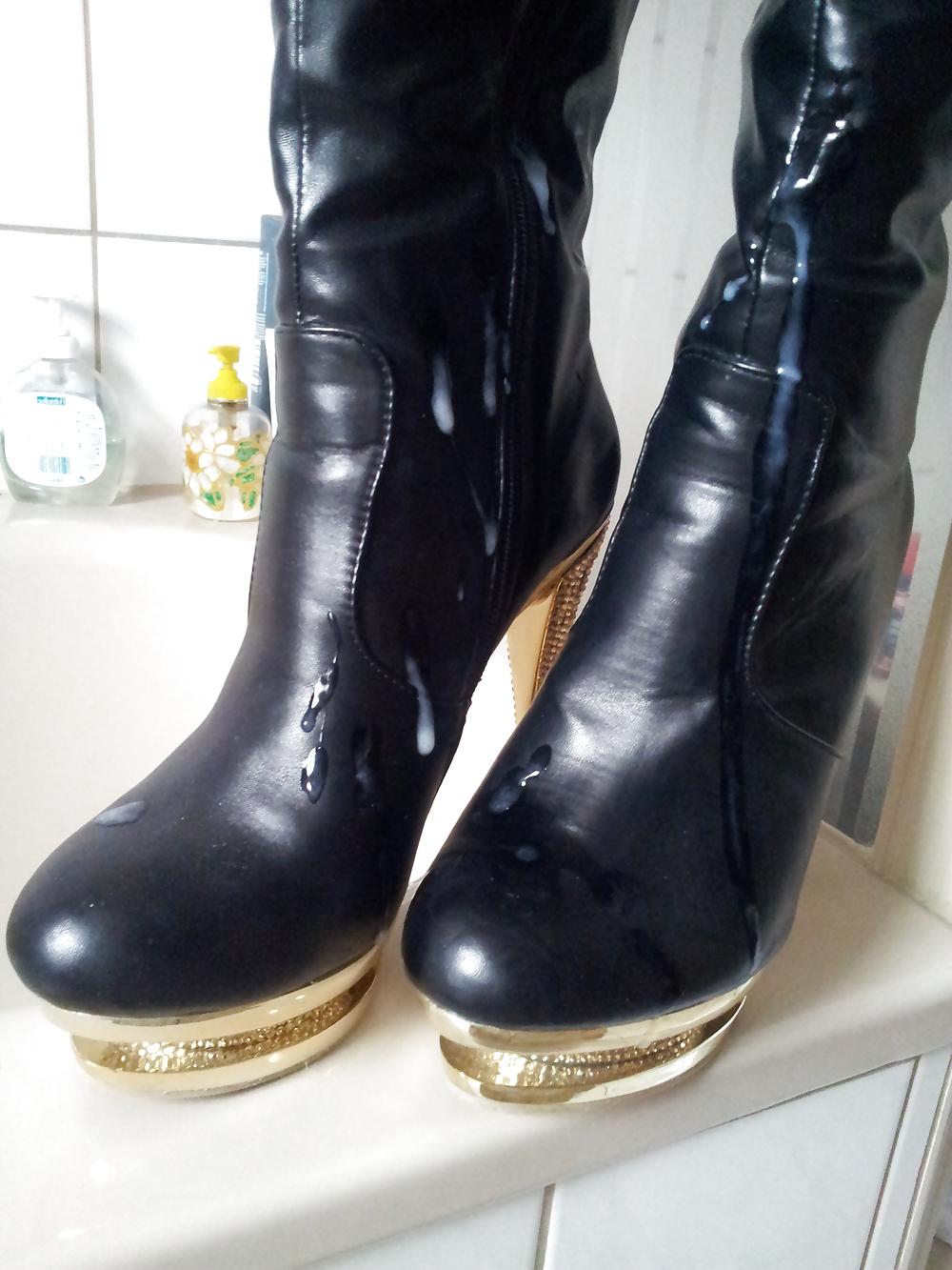 5P Cum on Boots