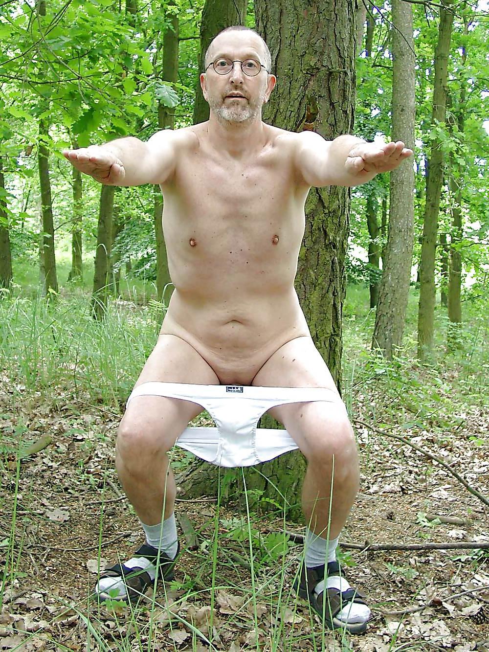 25P Nacktsport im Wald