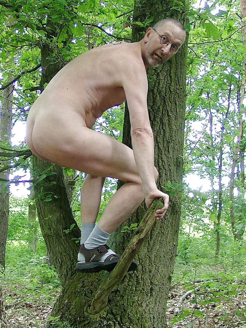 25P Nacktsport im Wald