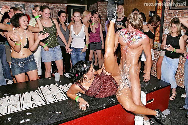 25P SEXY PARTY MILF NO CONDOMS ORGY FUCKING 