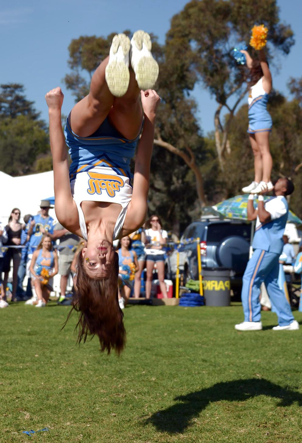 18P Cheerleaders of american football