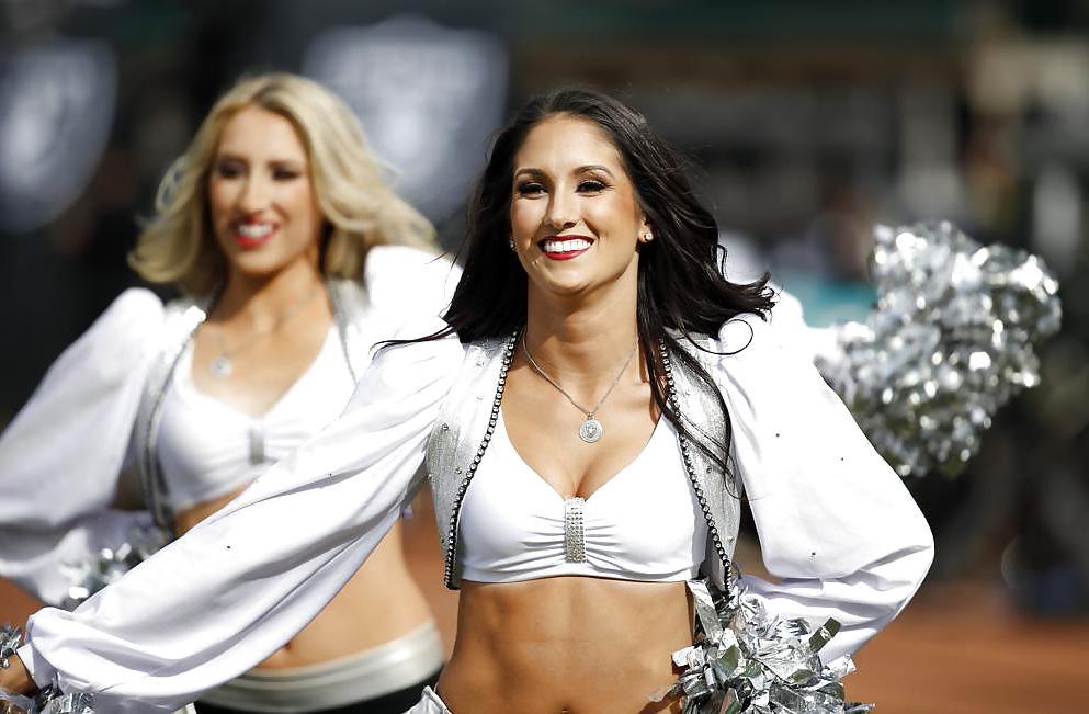 18P Cheerleaders of american football