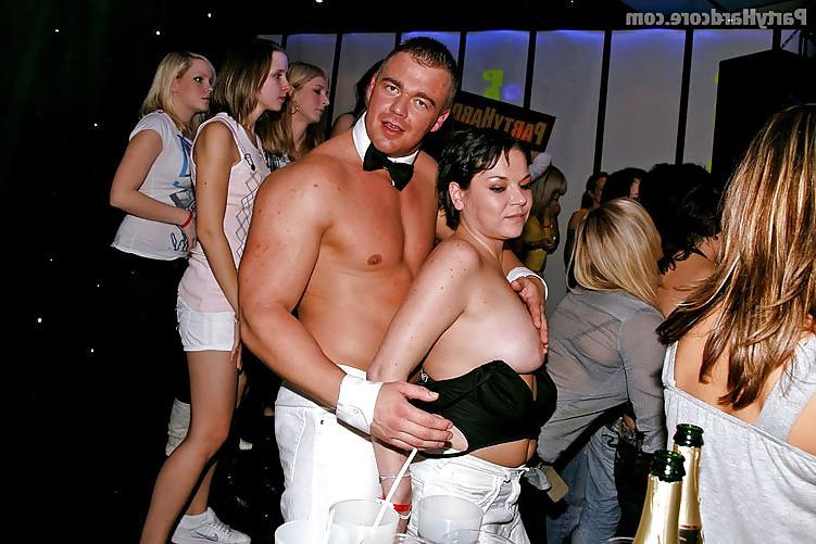 25P .SEXY MILF'S PARTY AND VERILE STUDS LIKE YOU STRIP TO FUCK