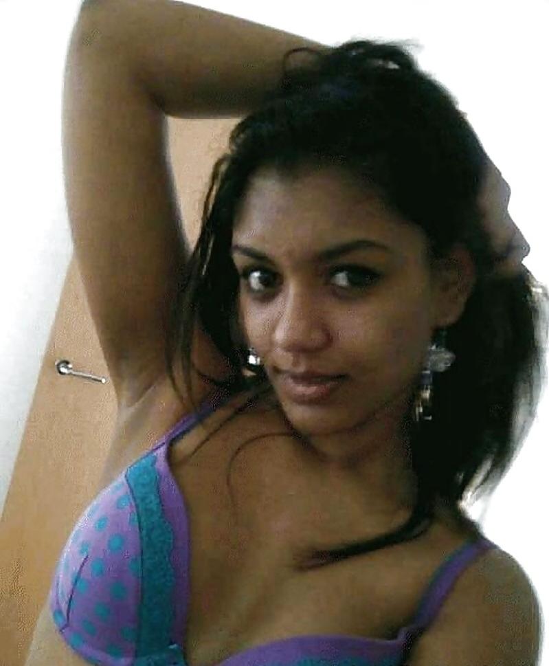 21P Sexy Indian Escort Girl Nude Pictures