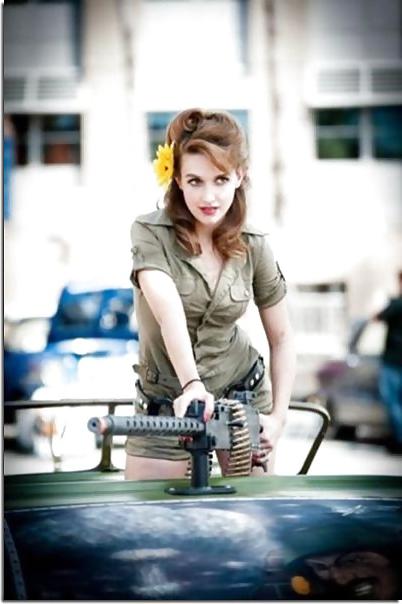 25P Catfight-Club  hot-women-guns