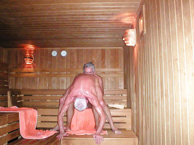 25P Gay - Sauna