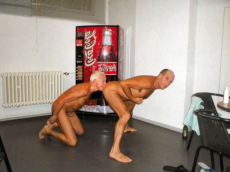 25P Gay - Sauna