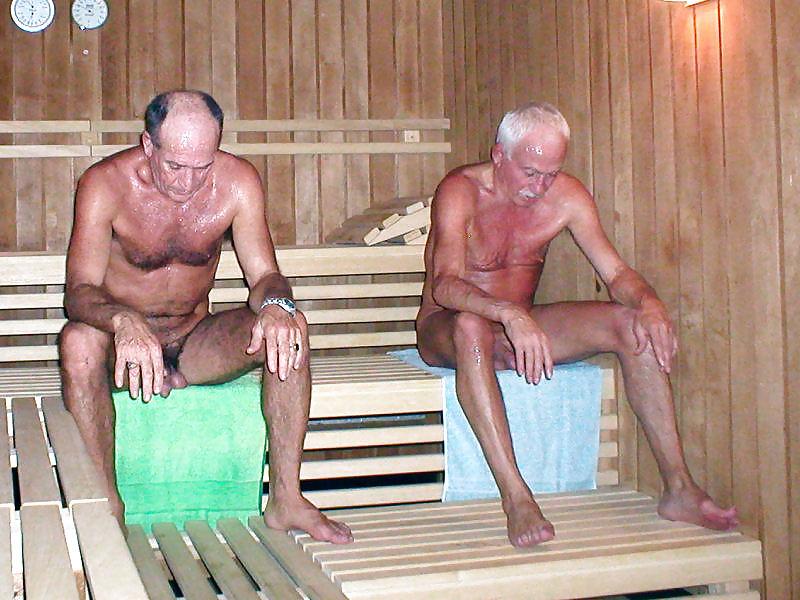 25P Gay - Sauna