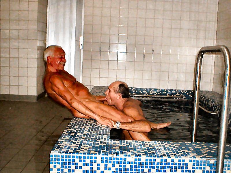 25P Gay - Sauna